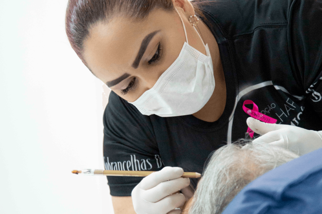 Outubro Rosa – Sobrancelhas Design é parceira em ação de beleza para pacientes do ONCOVIE